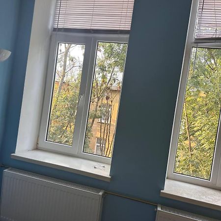 Appartement Біля Залізничного Вокзалу Вулиця Олени Степанівни 33Б à Lviv Extérieur photo