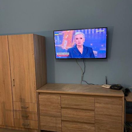 Appartement Біля Залізничного Вокзалу Вулиця Олени Степанівни 33Б à Lviv Extérieur photo