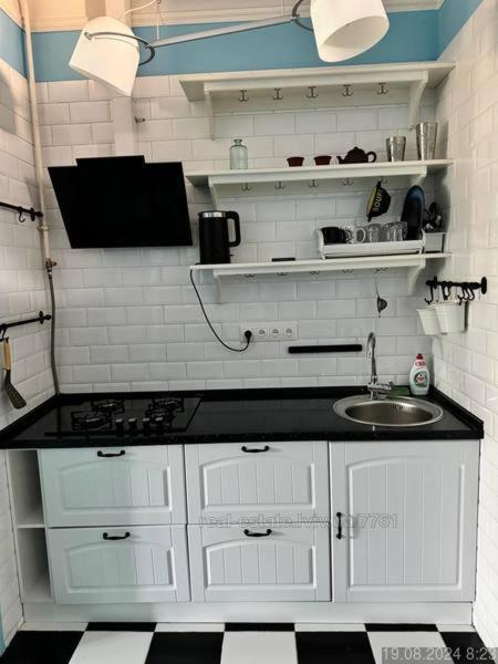 Appartement Біля Залізничного Вокзалу Вулиця Олени Степанівни 33Б à Lviv Extérieur photo